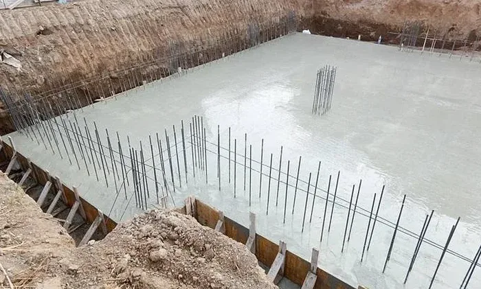 Diseño de Cimentaciones Superficiales en Antofagasta con Enfoque Sísmico y Salino